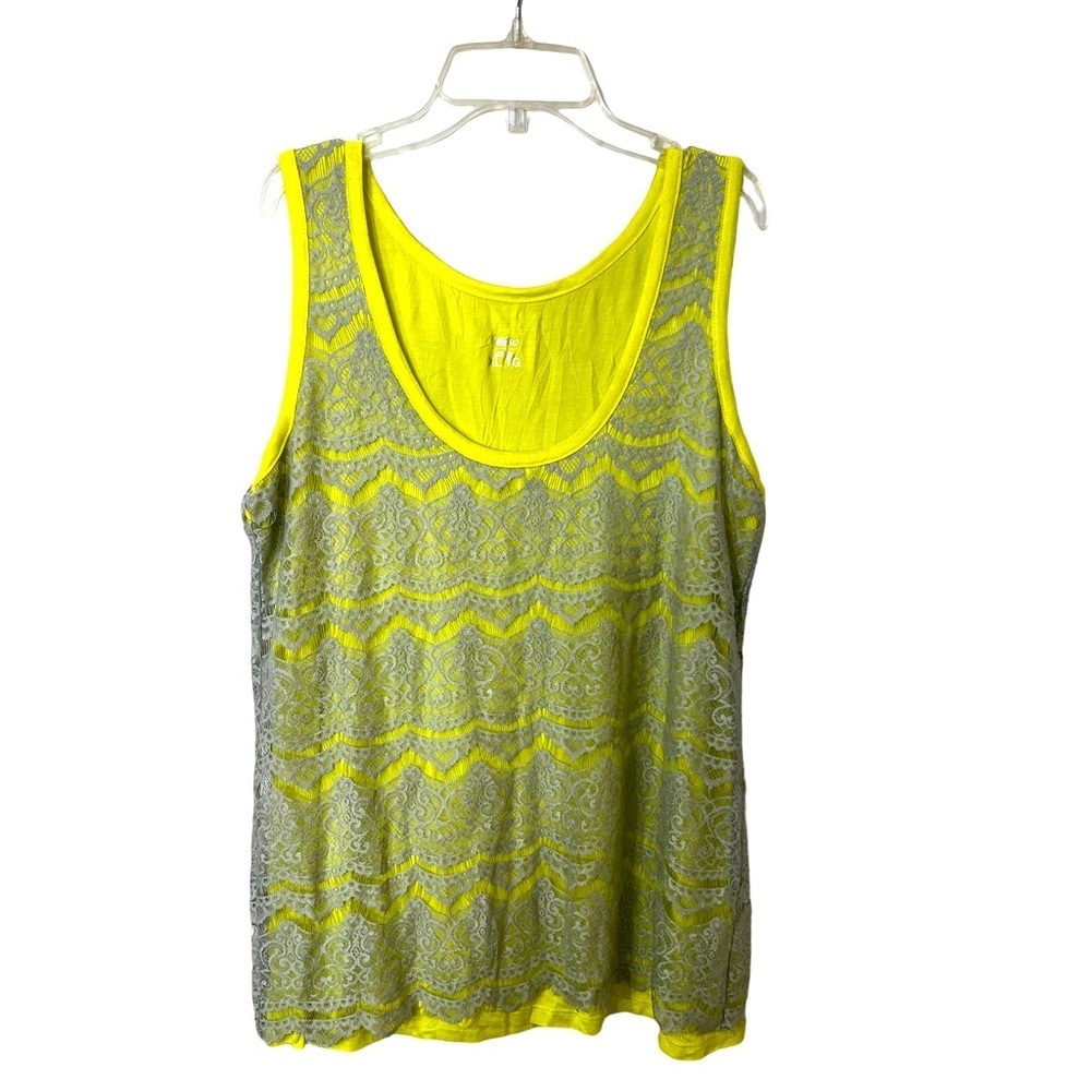 MOSSIMO LADYS ACTIVE WEAR TEE, SIZE XL. HAS A BLEND OF NYLON, SPANDEX, RAYON☑️